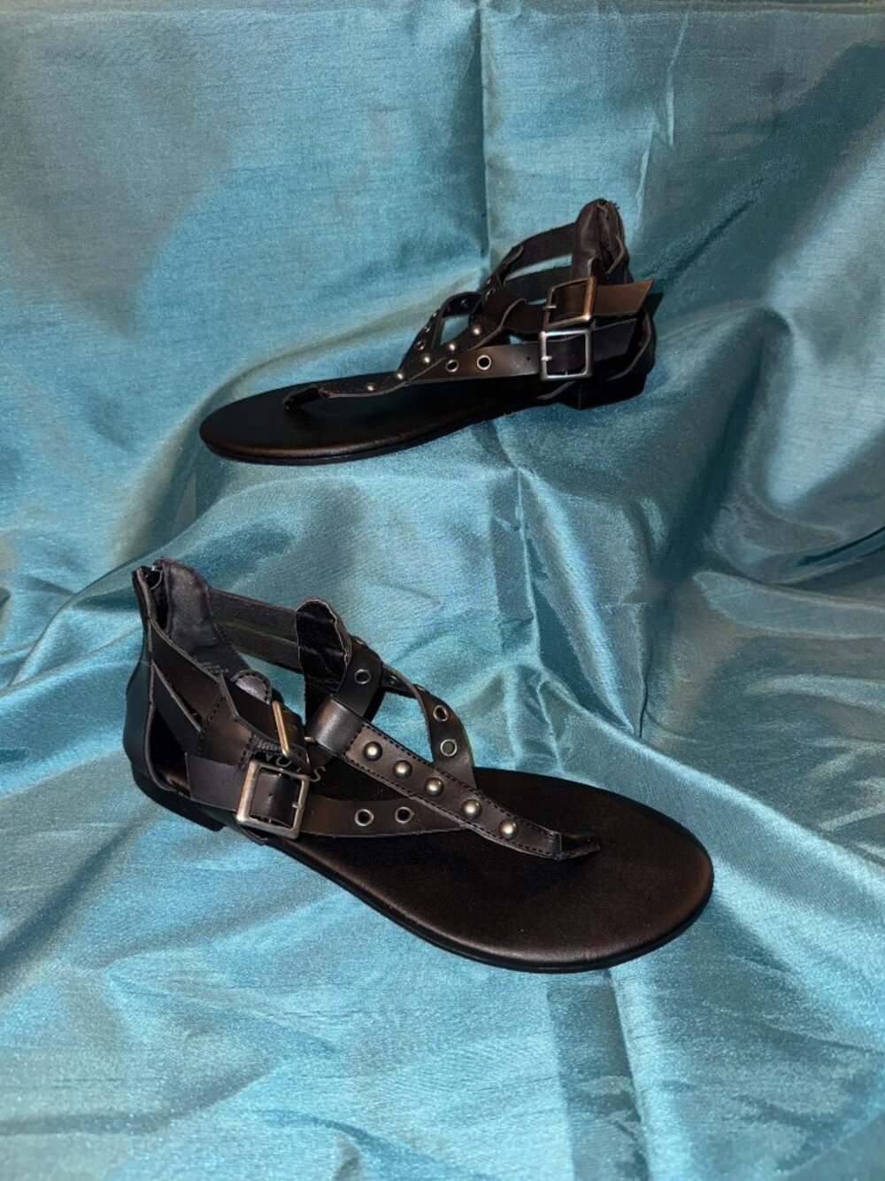 Gladiator thong ankle zip up leather type sandals Size 7 - black/silver